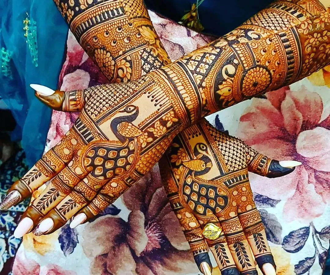 This is a classic back-hand design filled with detail. I've combined intricate peacock motifs with delicate check patterns and floral elements, creating a full and festive look perfect for any celebration.