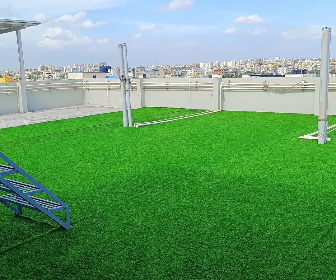 A sprawling rooftop in the city is instantly converted into a usable, low maintenance green lawn. Our premium artificial turf is perfect for large areas, providing a durable and beautiful surface year round.