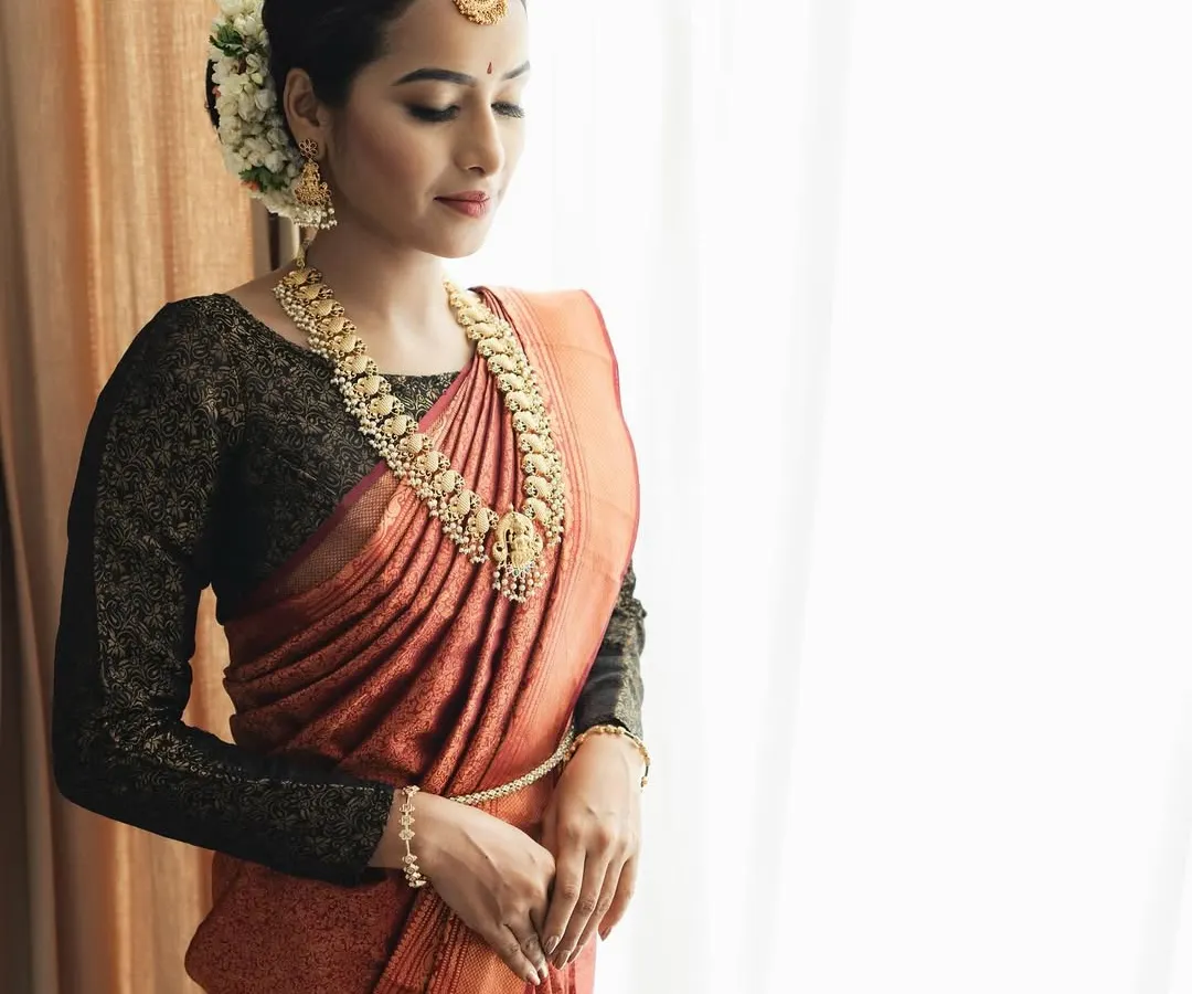 A perfect example of a timeless South Indian bridal look. I guide my students in creating this kind of soft, radiant makeup that enhances the bride's features and complements traditional attire and jewelry.