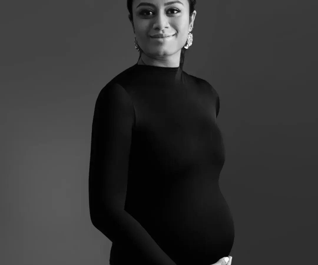 I teach you how to create timeless, elegant maternity portraits that clients will treasure forever. We move beyond standard poses to capture the true strength and grace of motherhood, using lighting and direction to create art that feels both powerful and intimate.