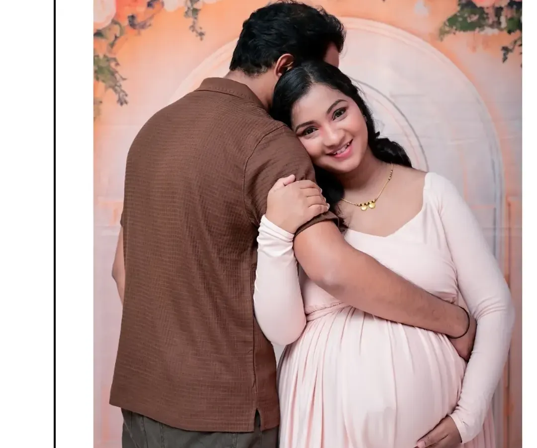 The connection between partners during this time is so special. This is a tender, quiet moment of anticipation and love, captured against a soft, dreamy floral archway. It’s these unscripted embraces that often make for the most cherished pregnancy portraits.