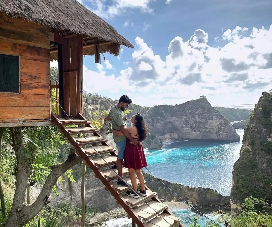 The same breathtaking Nusa Penida viewpoint, this time telling a couple's story. Capturing these shared moments of awe is what I love to do. It's about creating a memory for you two against an epic backdrop.