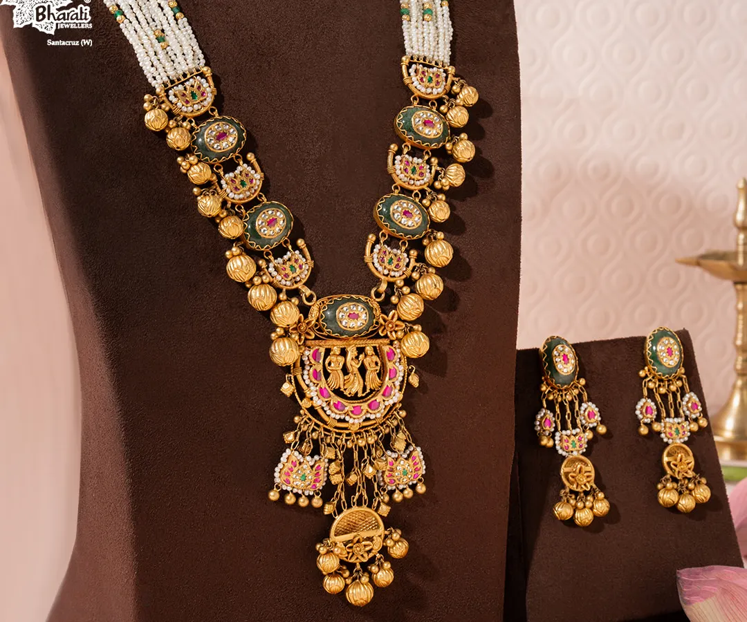 We present the Rajnitya Haar, a woven anthem of gold and tradition. This ceremonial treasure features divine motifs and intricate nakashi work, strung with lustrous pearls, embodying generational pride. It is a bridal companion designed not just for a wedding, but for a lifetime of legacy.