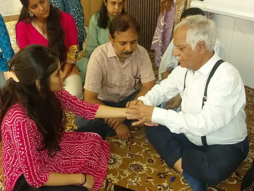 The first step to healing is accurate diagnosis. Here, our senior physician performs Nadi Parikshan, or pulse diagnosis. This ancient technique allows us to understand the deep-seated imbalances in your doshas and the state of your digestive fire, or Agni, providing a precise roadmap for your treatment.