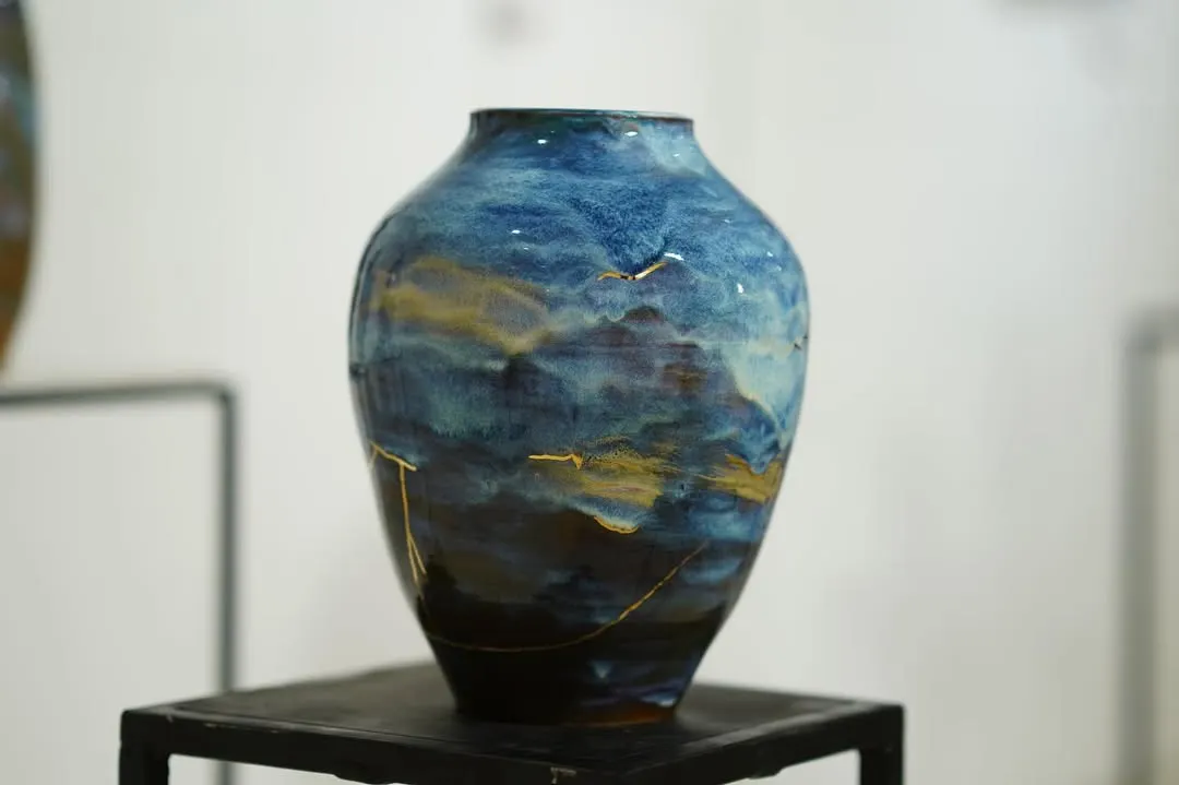 This beautiful blue vase was repaired using the Japanese art of Kintsugi, which celebrates imperfections by highlighting them with gold. It’s a reminder that there is beauty in every part of the journey, even the breaks.