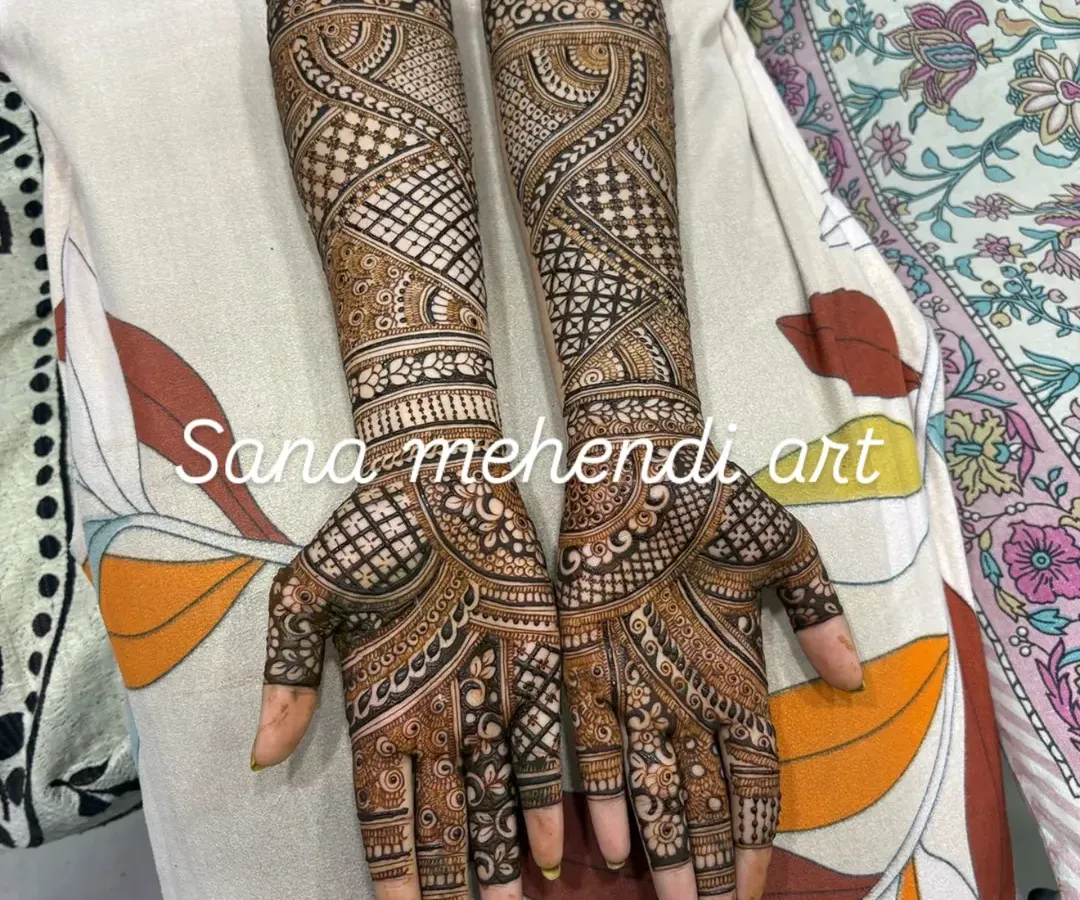 Master the art of full bridal mehendi, a key skill for any professional artist. This design showcases a blend of techniques you will learn, including intricate checkerboard fillers (jaali), delicate floral bands, and symmetrical paisley patterns that cover the entire forearm.