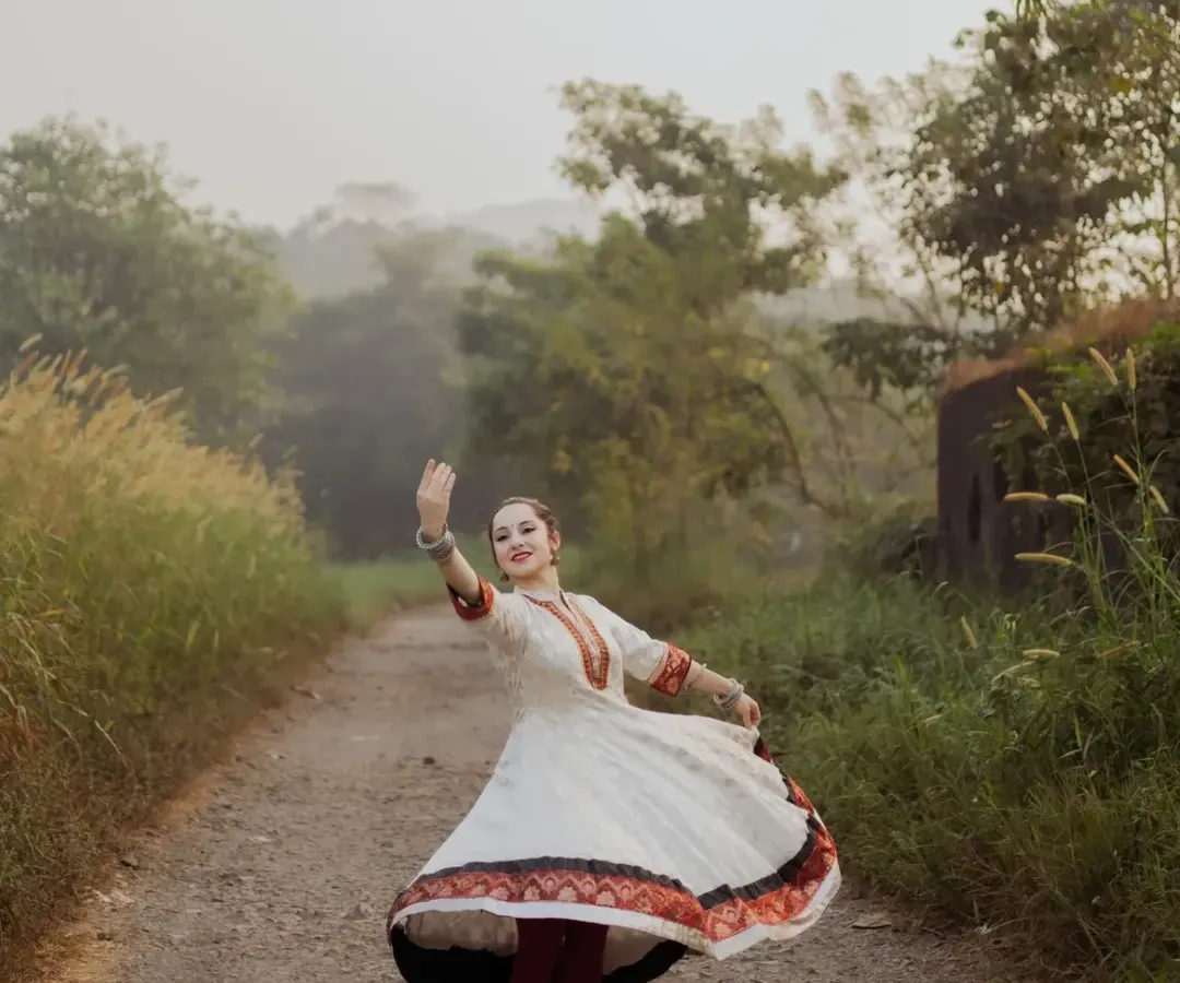 Capturing the grace of movement is a passion of mine. Here, a Kathak dancer is captured mid-twirl on a rustic path, her costume flowing against the soft, misty backdrop. This outdoor dance portrait combines elegance with the beauty of nature.