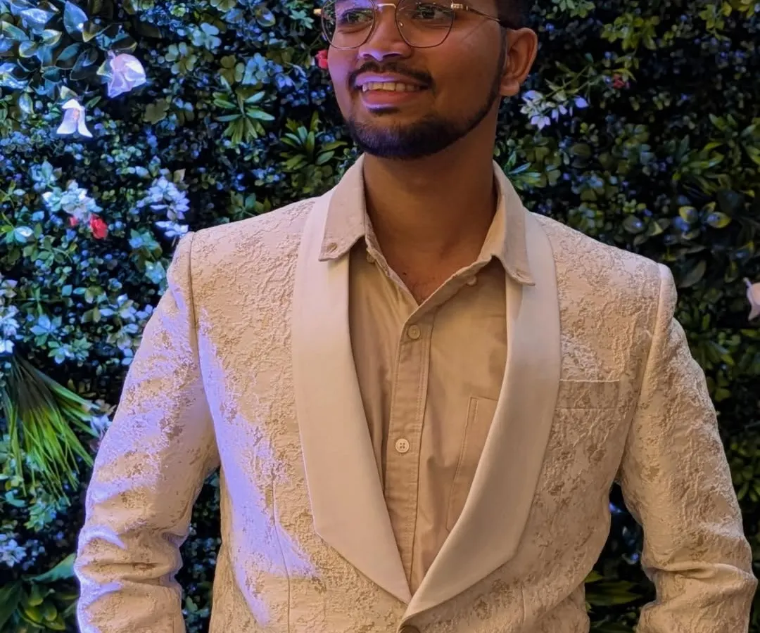 Look at the smile on our happy client. This off-white, self-patterned tuxedo blazer is perfect for evening parties and special events. It has a classic shawl lapel that gives a sophisticated touch for any men's party wear look.