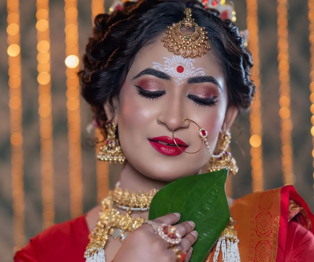 For my Bengali brides, I love creating this iconic look. It features bold, expressive eyes, a classic red lip, and the traditional Mukut and bindi design, all coming together to create a look of pure elegance and cultural pride.