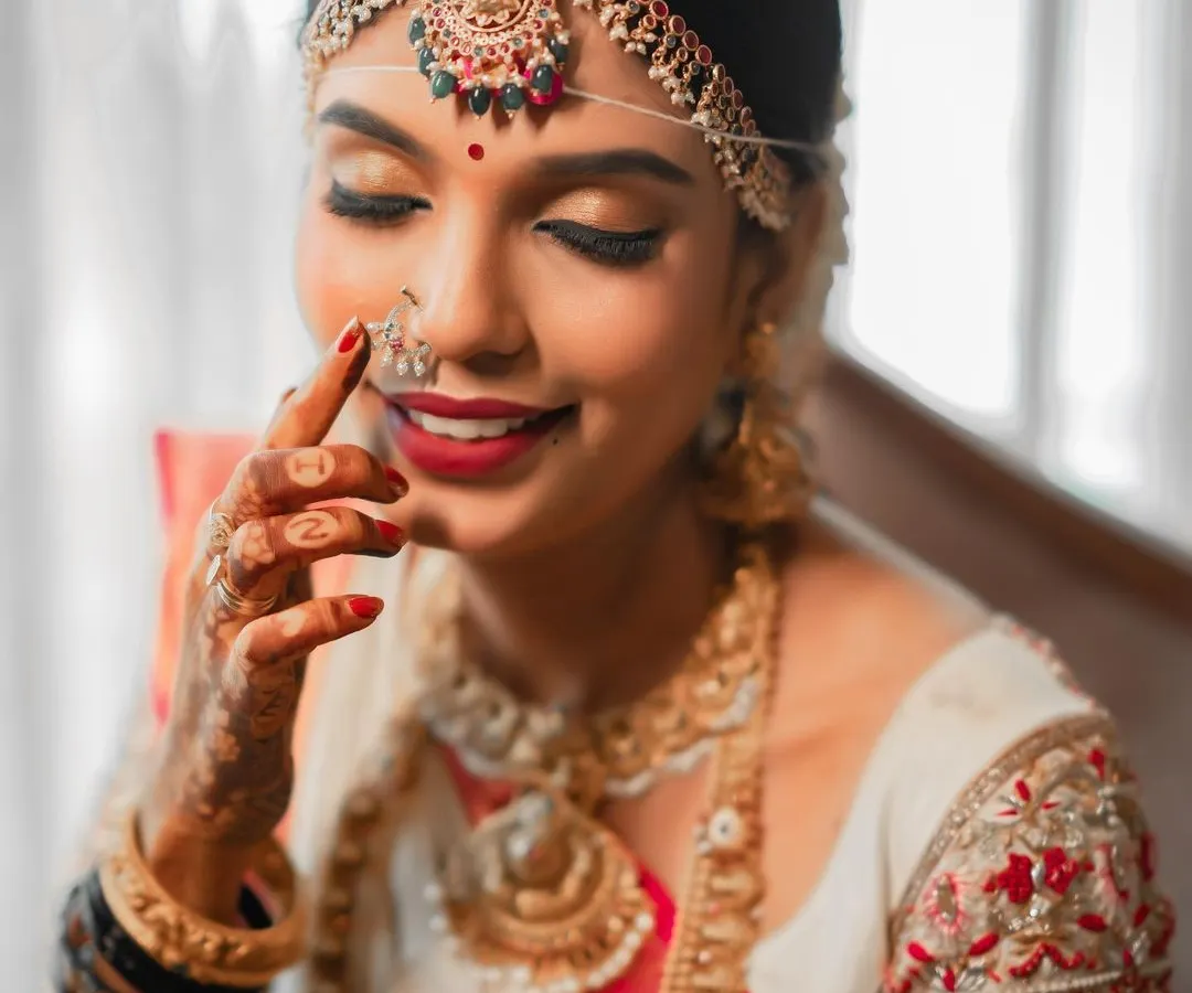 A closer look at the Muhurtham makeup details. I focus on creating sharp, defined eyes with a touch of shimmer and a perfect red lip, ensuring the look is both timeless and photographs beautifully.