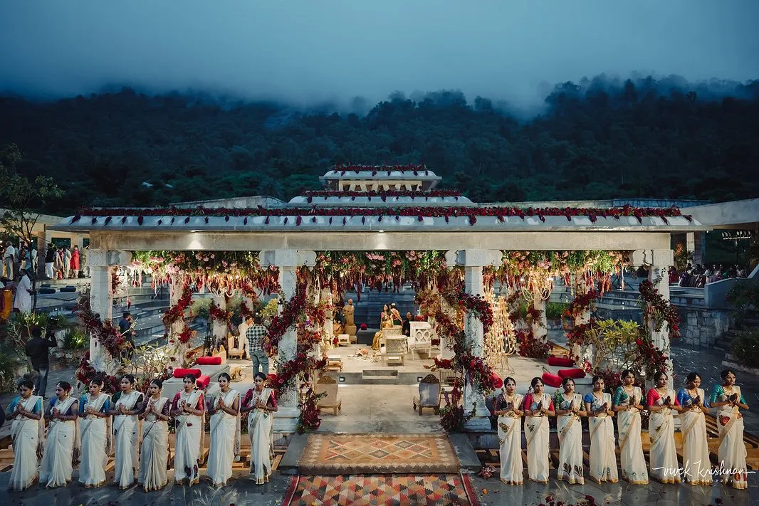 This is what we dream of: a breathtaking ceremony at the foothills of Nandi Hills. We designed this space to feel both grand and intimate, letting the misty mountains serve as the ultimate backdrop for a traditional Bunt ceremony. The scale of the venue is matched only by the opulence of the floral design.