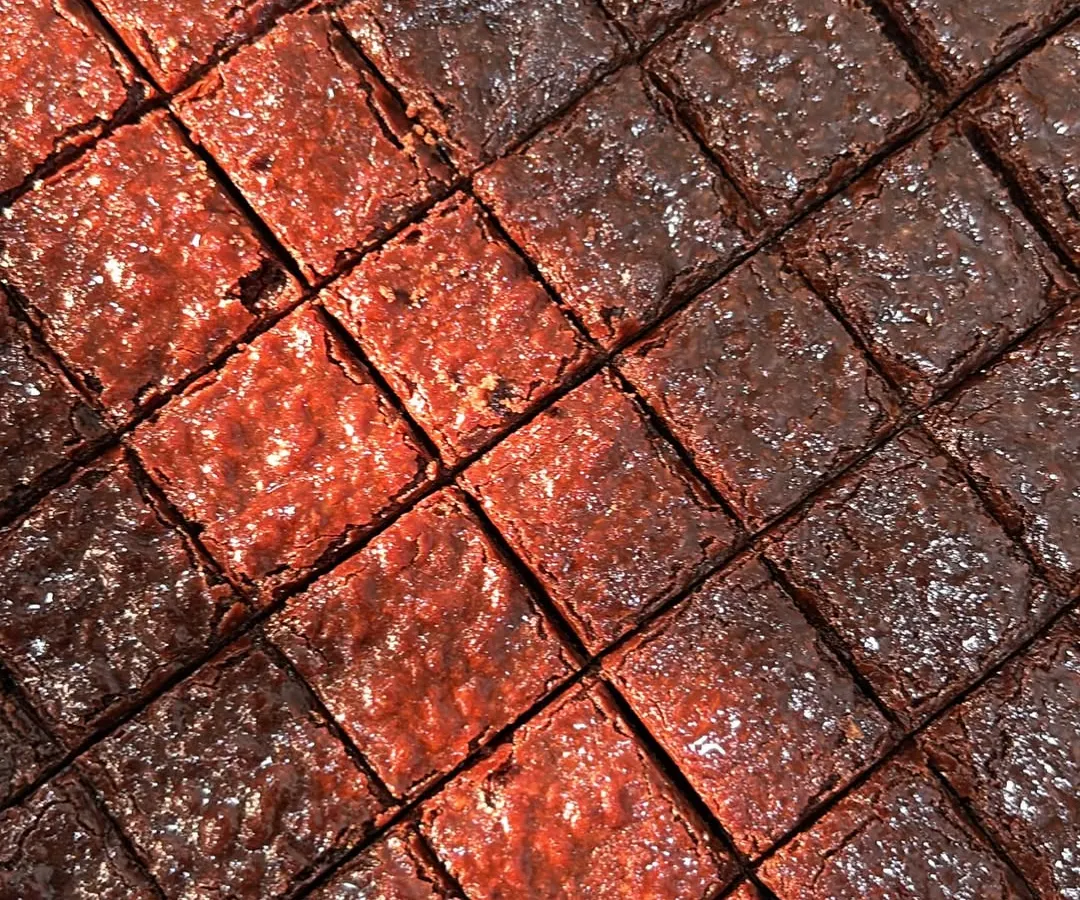 A satisfying grid of our signature fudgy brownies. Each bite-sized square is rich, gooey, and completely free from refined sugar and eggs, making it a perfect guilt-free indulgence.