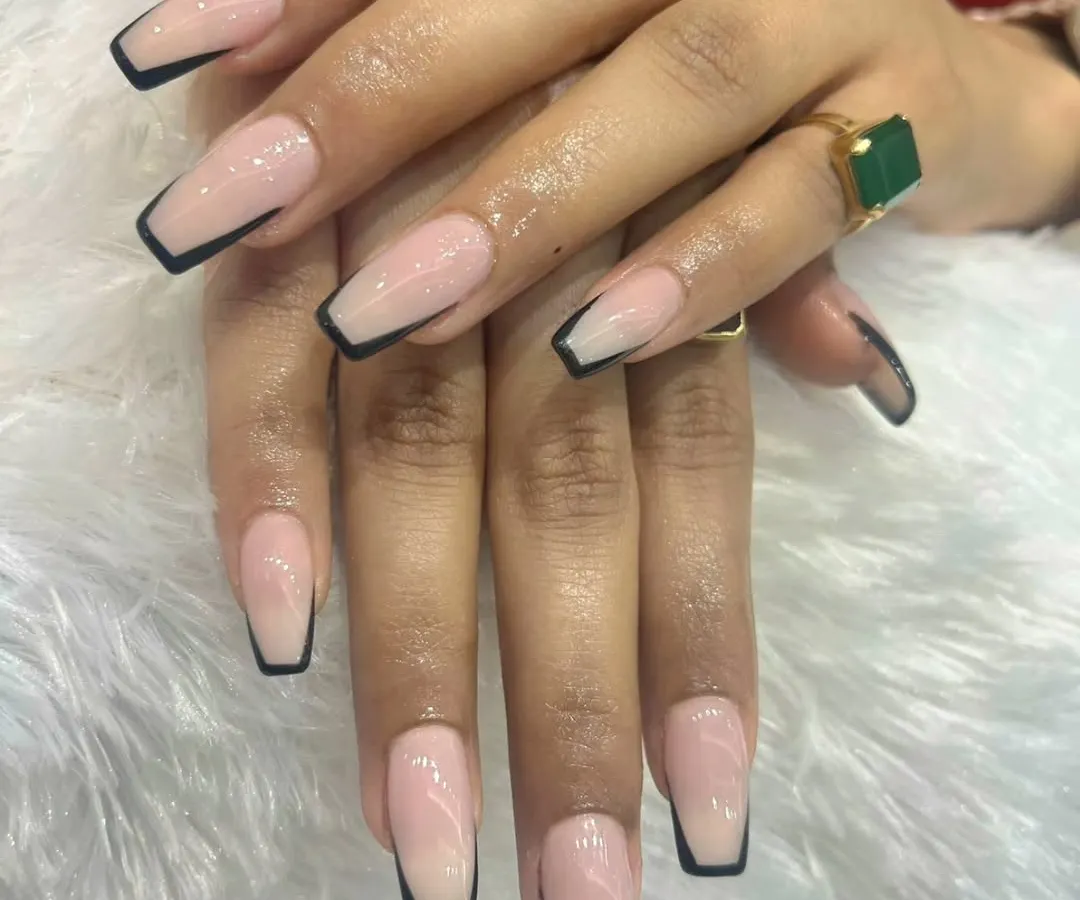 A modern and sharp take on the classic French manicure. We used long, coffin-shaped acrylic extensions with a clean nude base and a striking black tip to create a sophisticated, high-fashion statement.