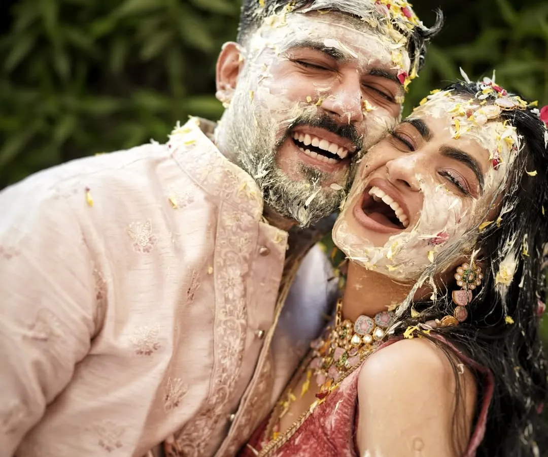 The uncontainable laughter and playful mess of a Haldi ceremony. I live for these genuine moments where love is expressed in the most joyful, carefree ways.