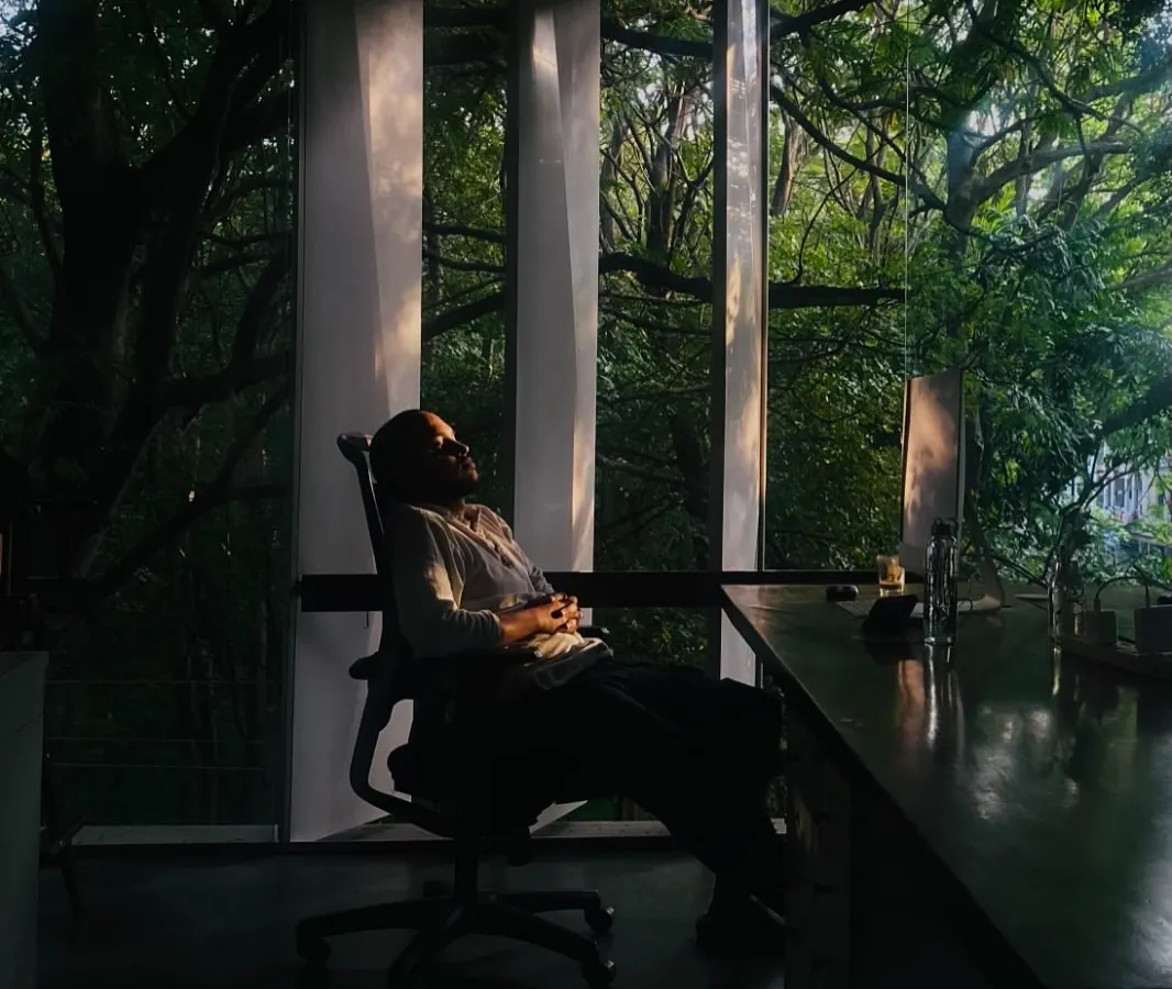 For us, employee well-being is not a buzzword; it is a fundamental principle. At the Nirvana Films Studio, we designed spaces that connect deeply with the surrounding greenery, allowing moments of quiet reflection and rest, proving that a productive office can also be a restorative one.