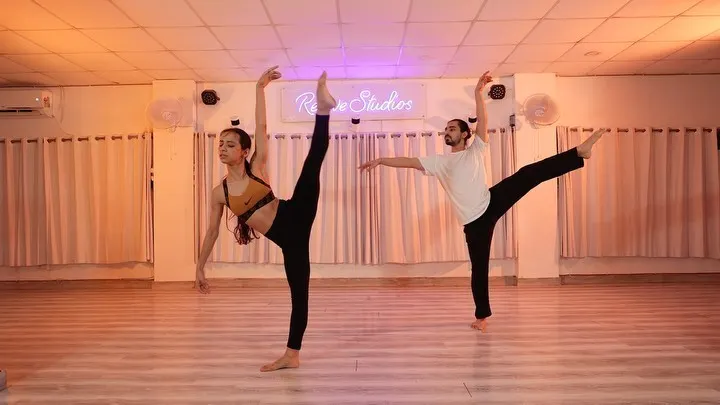 This is the kind of dynamic and expressive movement we explore in our contemporary workshops. Here, guest choreographers demonstrate a moment of balance and extension, showcasing the technical precision and artistry that our sessions focus on. We work on building strength, flexibility, and control to help you achieve new heights in your practice.