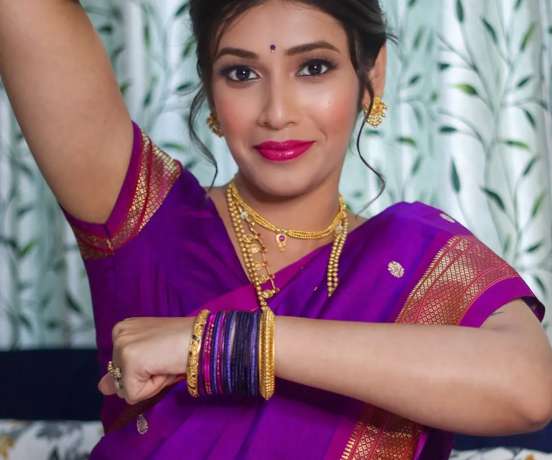 I love when a look comes together perfectly. For this client, I created a natural yet glamorous makeup look with a bold pink lip and a soft, elegant updo to complement her stunning purple Paithani saree.