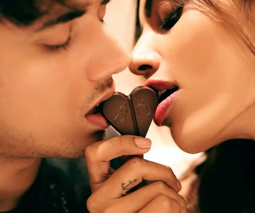 For this lifestyle product shoot, the goal was to create a moment of intimacy and connection around the brand's chocolate. It’s not just about the product, but the feeling it evokes, making it relatable and desirable for customers.
