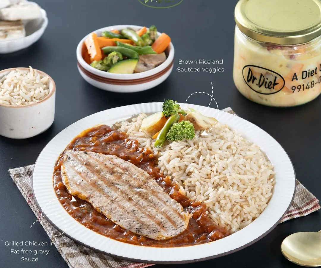 This is what a perfect meal looks like. You get delicious grilled chicken in our special fat-free gravy, served with brown rice and sautéed veggies. It's a balanced, high-protein meal that fuels your body right.