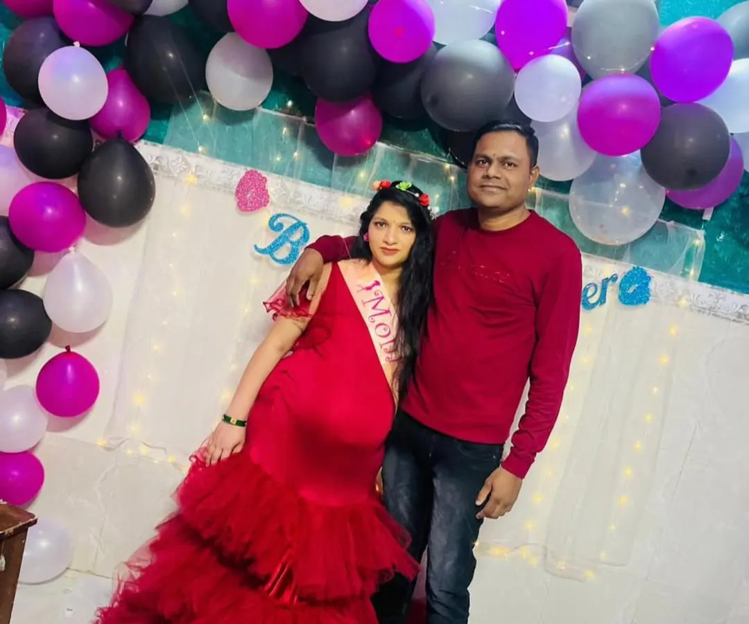 Celebrate your baby shower in style with this gorgeous, tiered red tulle gown. It’s vibrant, comfortable, and photographs beautifully, making it the perfect outfit for your special celebration. This happy client looks absolutely radiant!