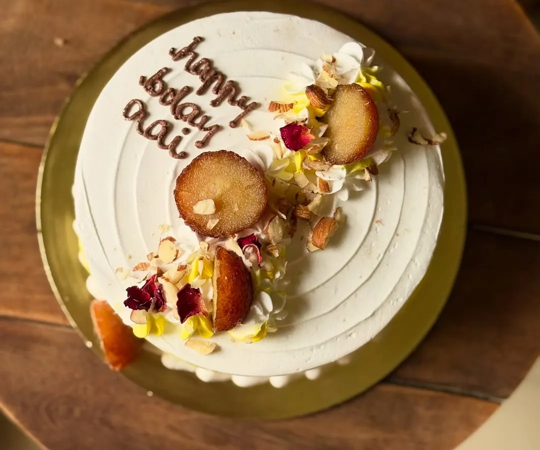 A birthday cake for 'Aai' (mom) in one of my most-loved Indian fusion flavors: Gulabjamun Rabdi. I top it with actual gulab jamuns, chopped nuts, and edible flower petals for a truly special treat.
