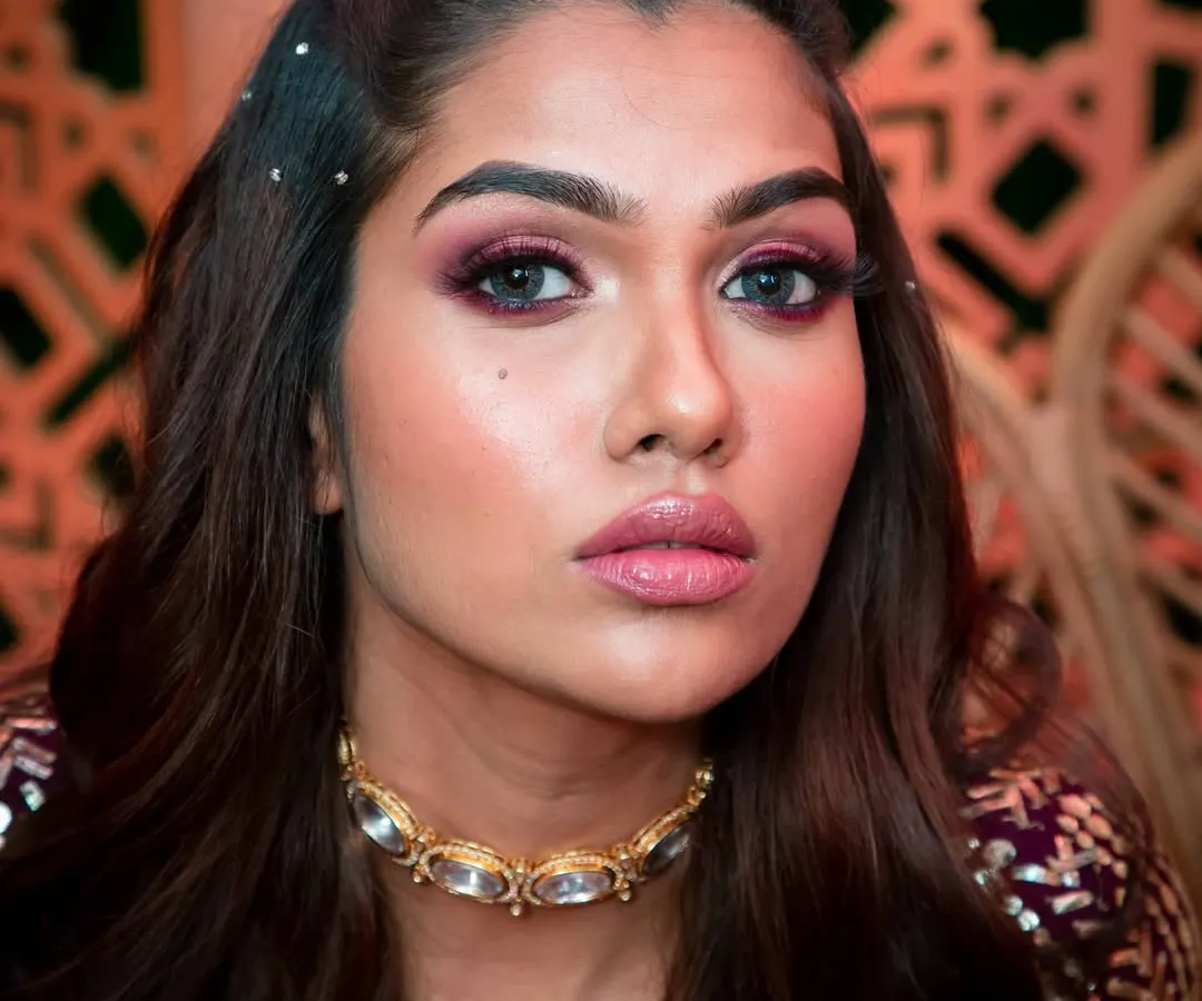 For the modern bride who loves glamour, I crafted this striking look with a bold, blended smokey eye and luminous skin. This close-up highlights the precision and artistry that goes into creating a memorable look for your sangeet or reception.