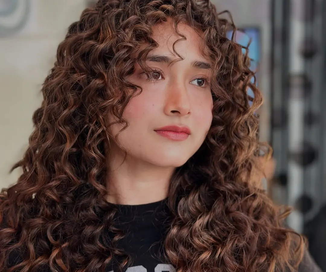I believe in working with your curls, not against them. This look is all about defining the natural pattern to create bounce, shape, and incredible volume without the frizz.
