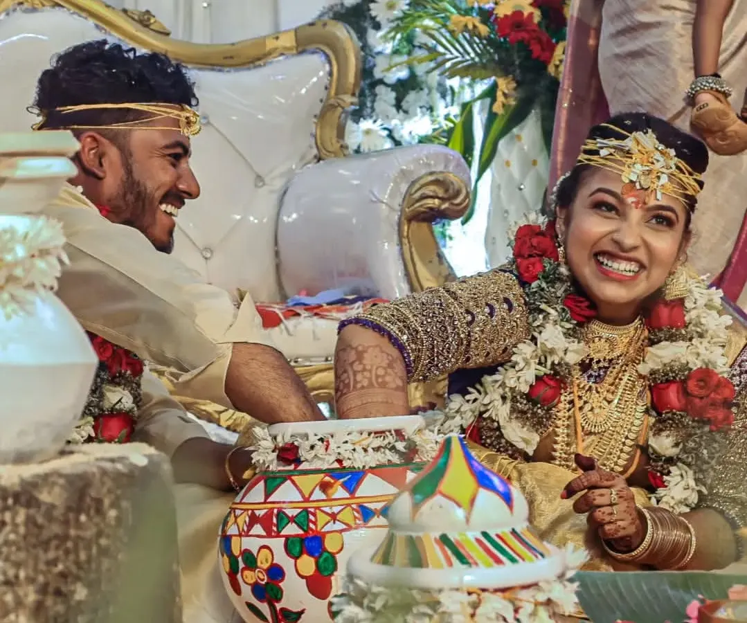 I live for capturing pure, unscripted joy like this. This moment happened during a traditional wedding game, and the bride's spontaneous laughter is what makes the photo so special. It's these candid shots that truly reflect the happiness of the day.