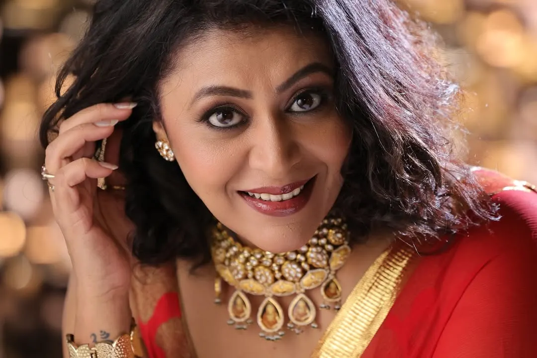 For clients who want that cinematic, 'filmy' look, I create scenes that feel like they're straight out of a movie. This shot with actress Kashish Duggal captures that classic Bollywood glamour with rich colors and expressive lighting.
