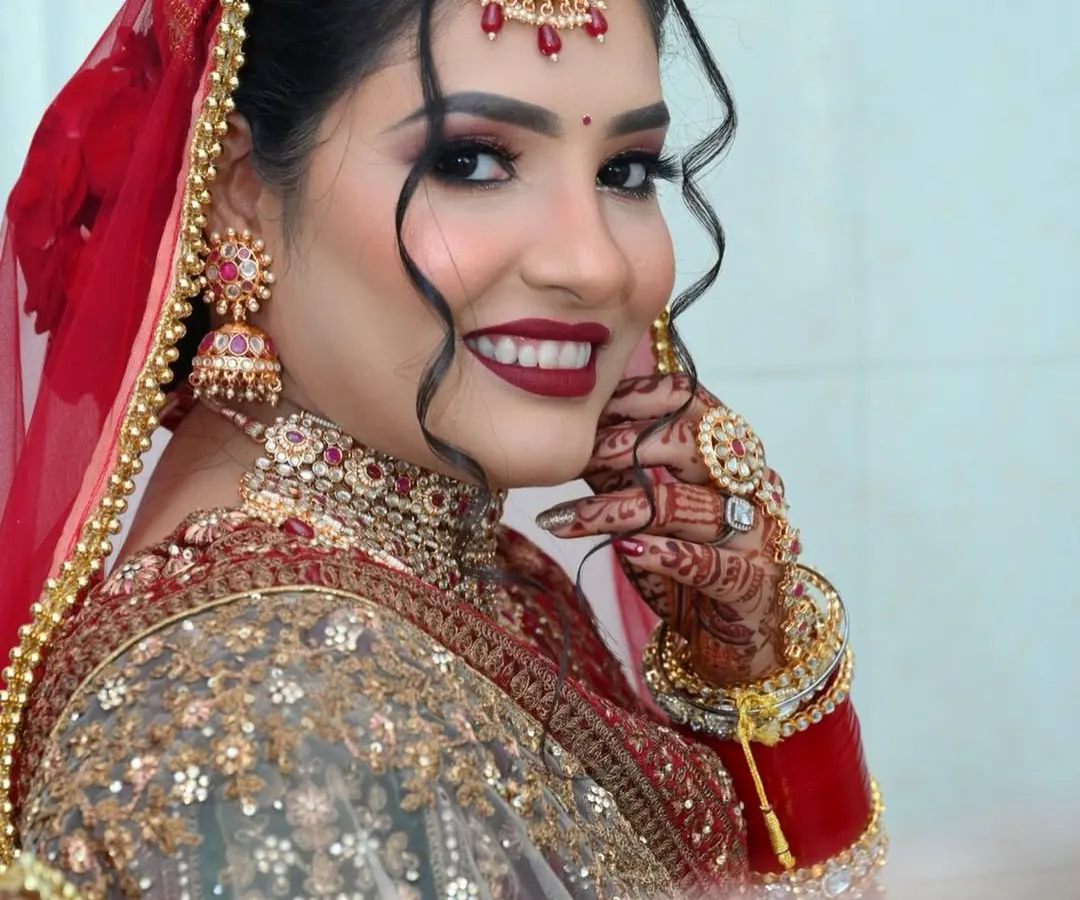 The joy of a bride on her special day is everything. I created this radiant and timeless look for a beautiful Sikh bride, ensuring her makeup was picture-perfect and lasted through all the smiles and celebrations.