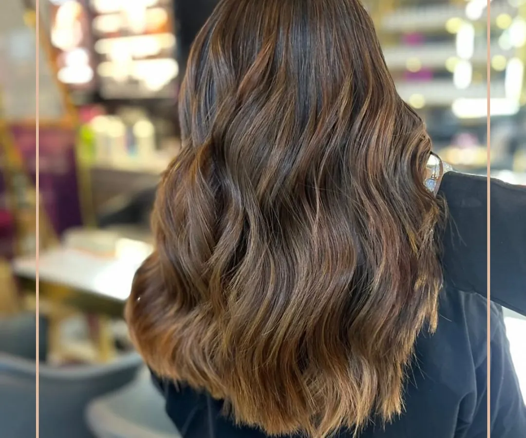 A perfect example of our custom-blended brunette balayage. We used a freehand painting technique to create these seamless, sun-kissed ribbons of colour, styled with loose waves for a natural, lived-in feel.
