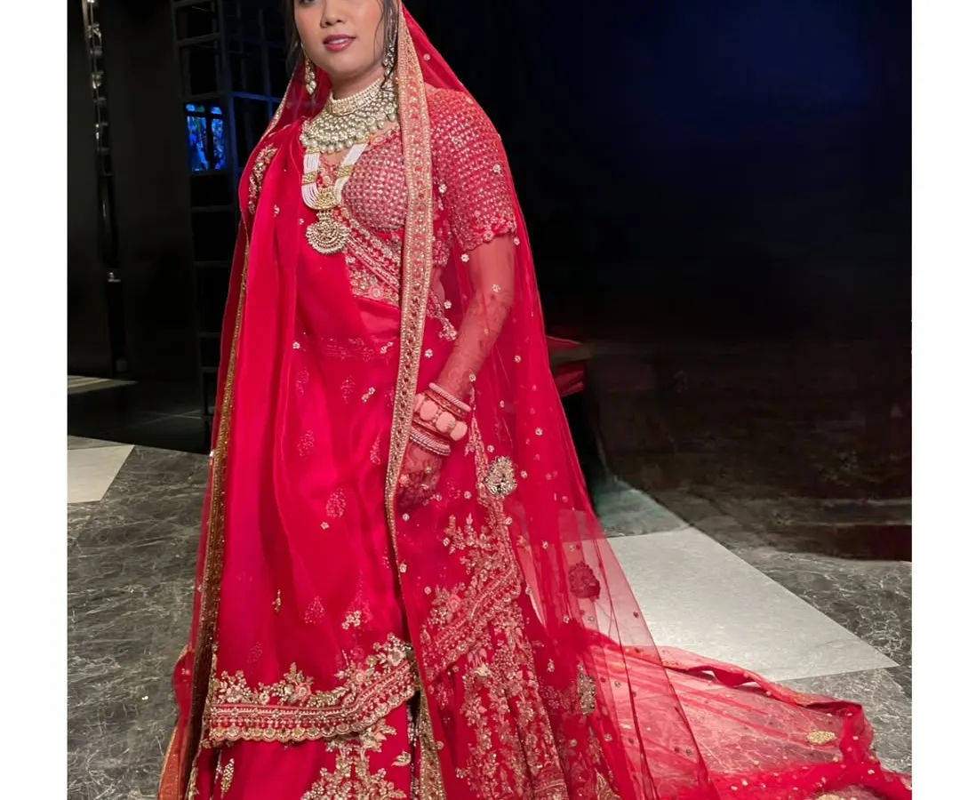 Here is my beautiful bride Anjali, looking absolutely breathtaking in her classic red wedding lehenga. I focused on creating a soft, radiant base that would last all day, paired with a timeless makeup look that enhanced her natural features.