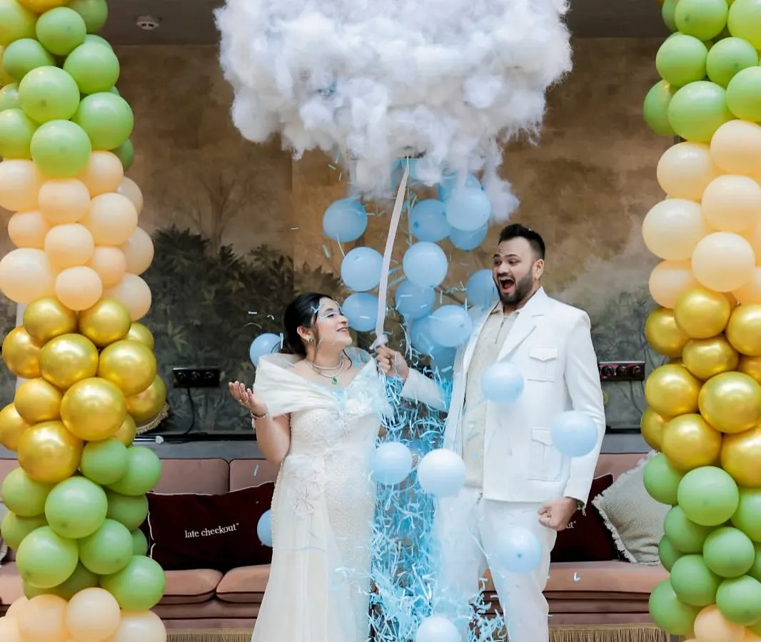 There's nothing more magical than the moment of a big reveal. I designed this 'Oh Baby' cloud burst, filled with blue balloons, to create a picture perfect and emotional gender reveal for the wonderful parents to be.