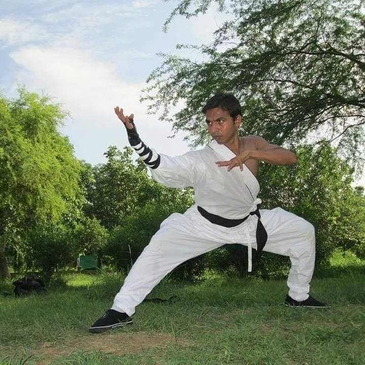 Here I am demonstrating a foundational stance from Shaolin Kung Fu in a park. This posture develops leg strength, stability, and a strong connection to the ground, which are essential for both martial arts and mindful movement practices like Qigong.