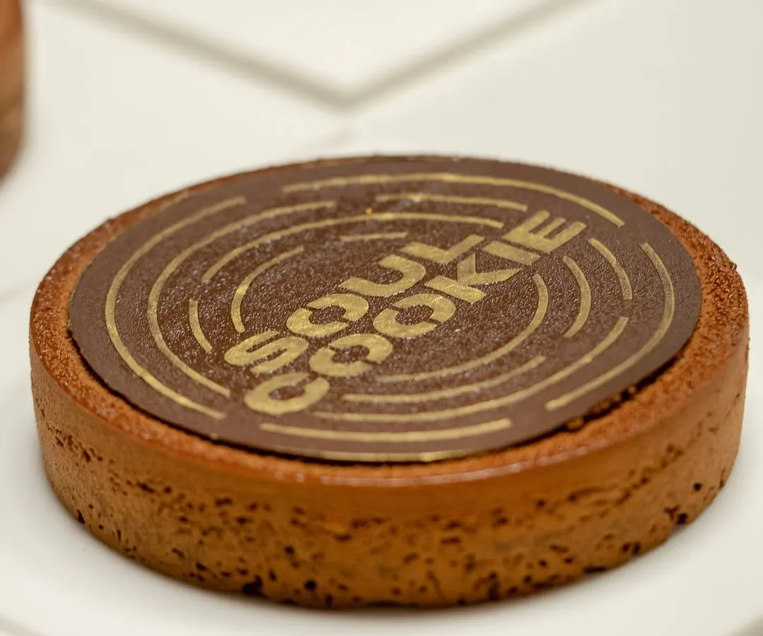 This is what it's all about: creating something beautiful that tastes even better. In our workshops, you'll learn the techniques to craft stunning desserts like this "Soul Cookie" chocolate tart, from the perfect crust to the final garnish.