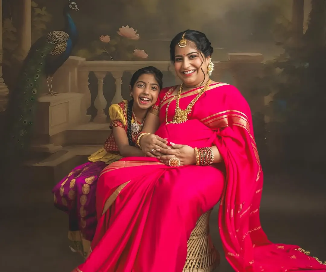 I love it when older siblings join the shoot. This is from my special painting-style saree session, where we blend tradition with fine art to create a timeless masterpiece for your family to cherish.