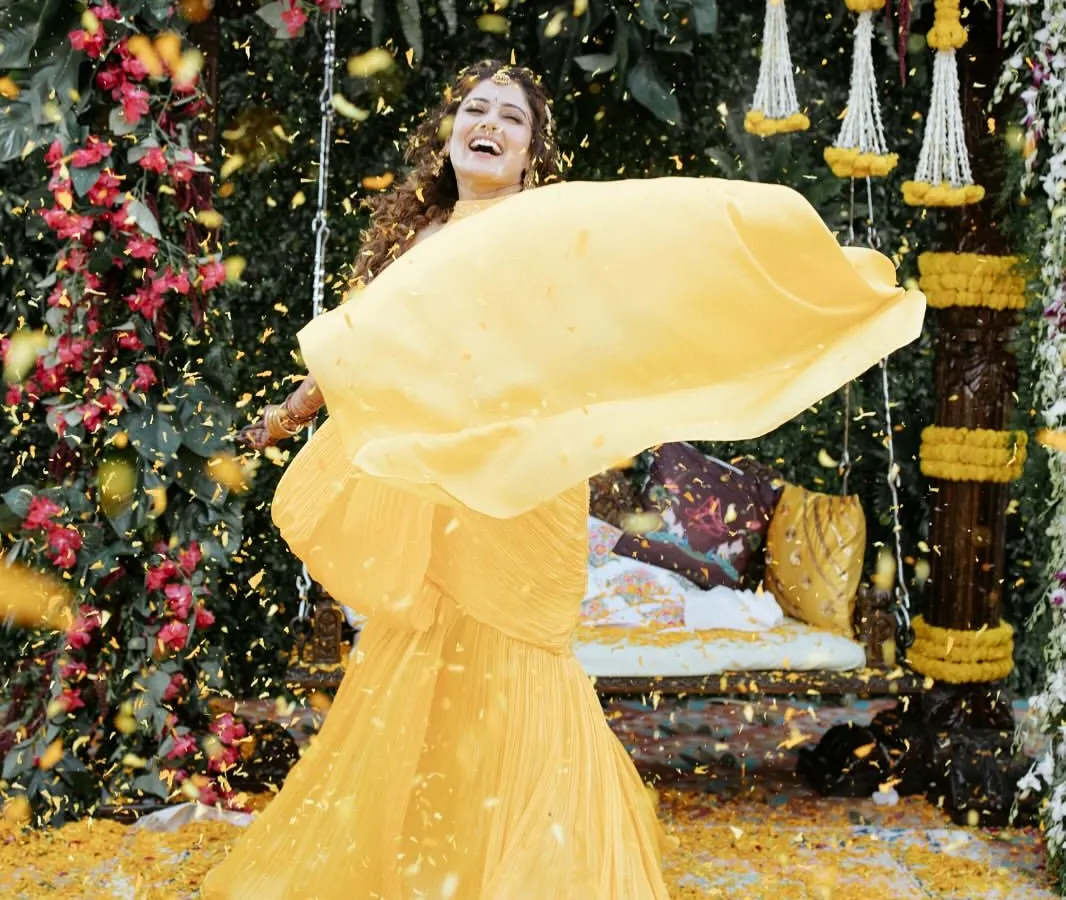 The pure, uninhibited joy of a Haldi ceremony! We love creating vibrant, colourful spaces where brides can just be themselves, laugh out loud, and twirl in a shower of marigolds. This is happiness in a single frame. 💛