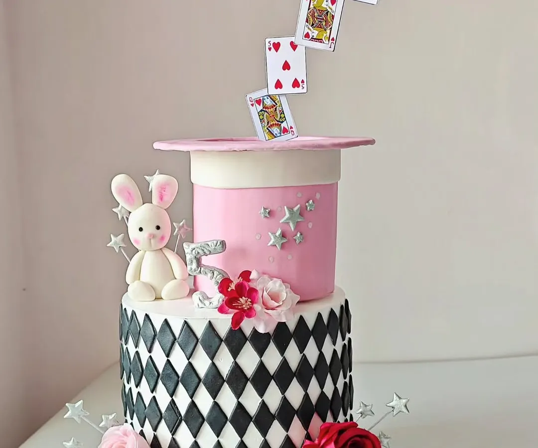 I love a design challenge, and this anti-gravity magic hat cake was so much fun to create. The floating playing cards add a touch of real magic, making it a showstopper for a special 7th birthday. If you have a unique idea, I'd love to help bring it to life.