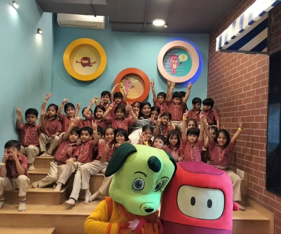 We love hosting school trips! Here's a full class from Somerville International School getting ready for a day of adventure with our mascots, Tinga Dojo and Popsy.