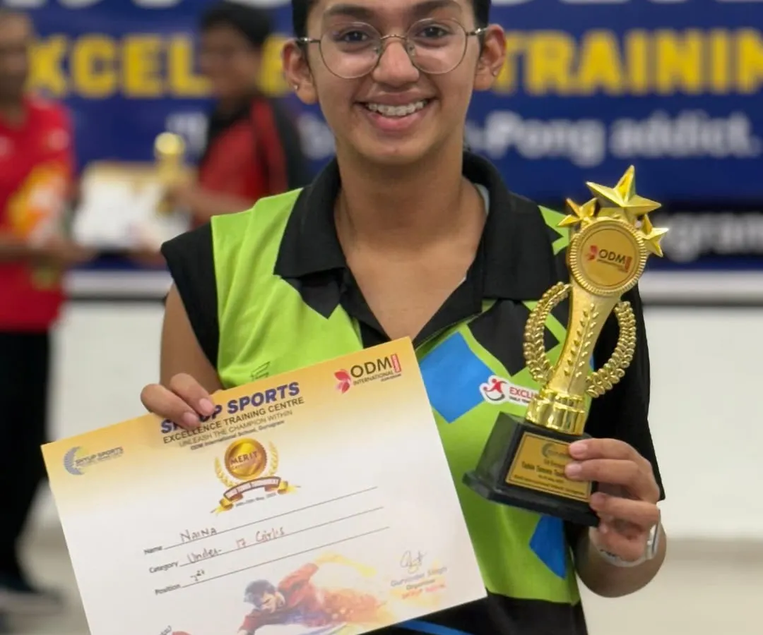 We are incredibly proud of our student, Naina Rekhi, beaming with her trophy and certificate. This is the result of dedication and expert guidance, showcasing her first position win at the SkyUp Open Table Tennis Tournament.