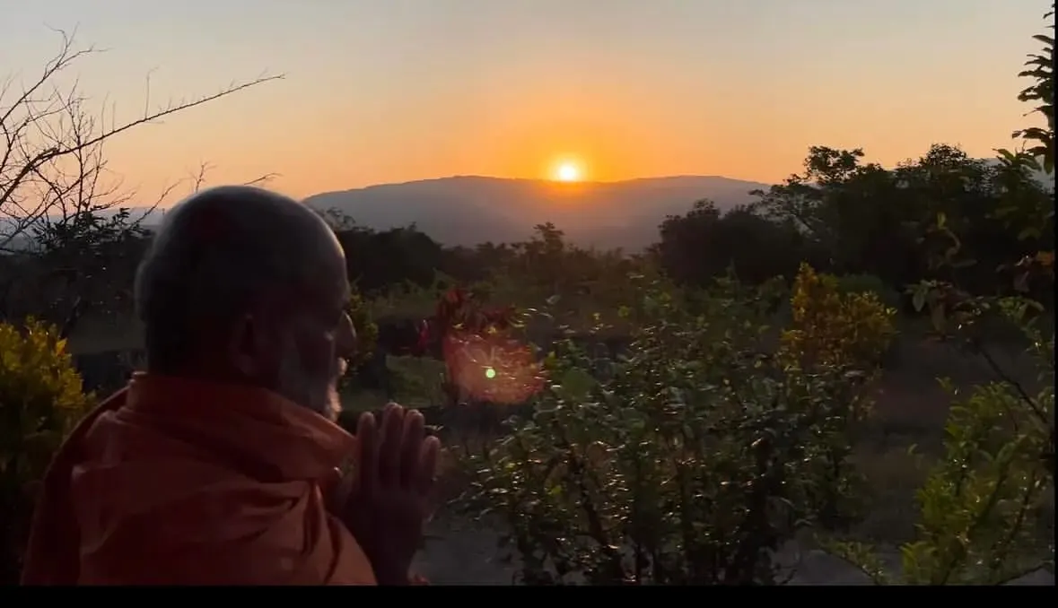Each day of our intensive courses begins with prayer and meditation at sunrise. This disciplined practice of sadhana is essential for cultivating the inner stillness and spiritual focus required to absorb the profound teachings of traditional Hatha Yoga.