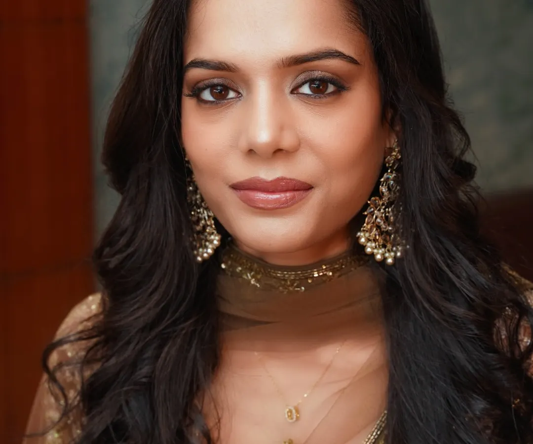 My signature soft glam is all about creating luminous, healthy-looking skin. This look features a subtle bronze on the eyes and a natural nude lip, perfect for an elegant and timeless feel for any occasion.