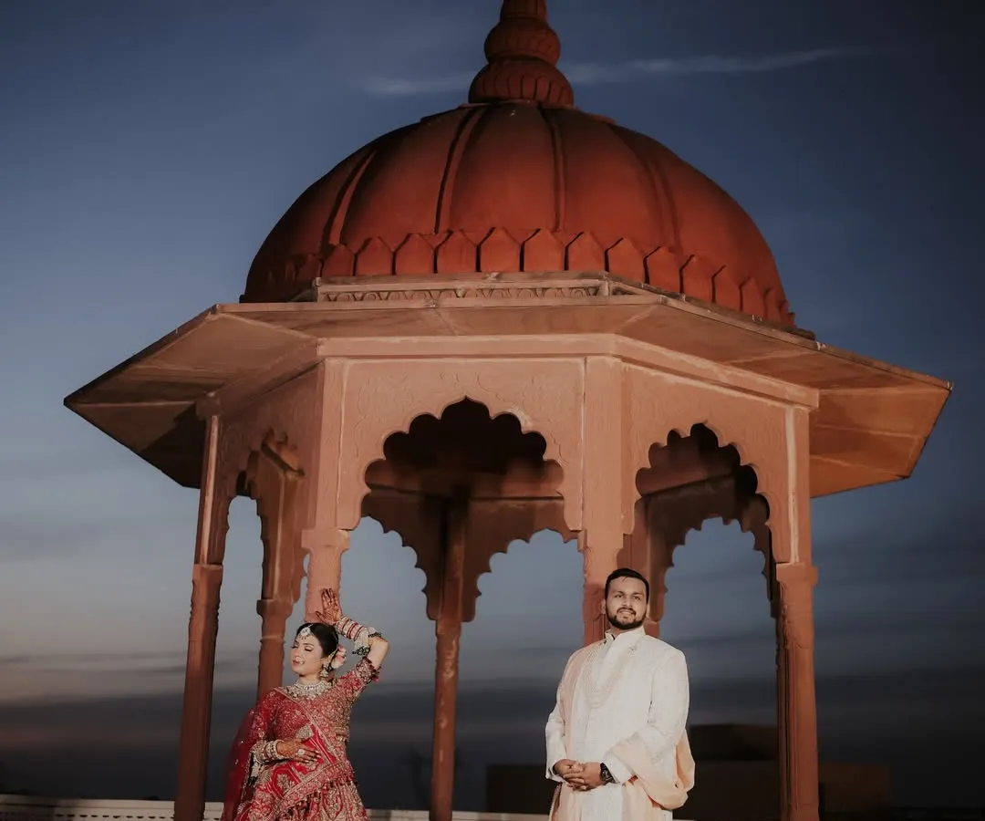 Against the twilight sky at Umaid Palace in Jaipur, this shot is a testament to quiet strength and royal elegance. It’s a moment of stillness before the grand celebration, where love is the only thing that matters.