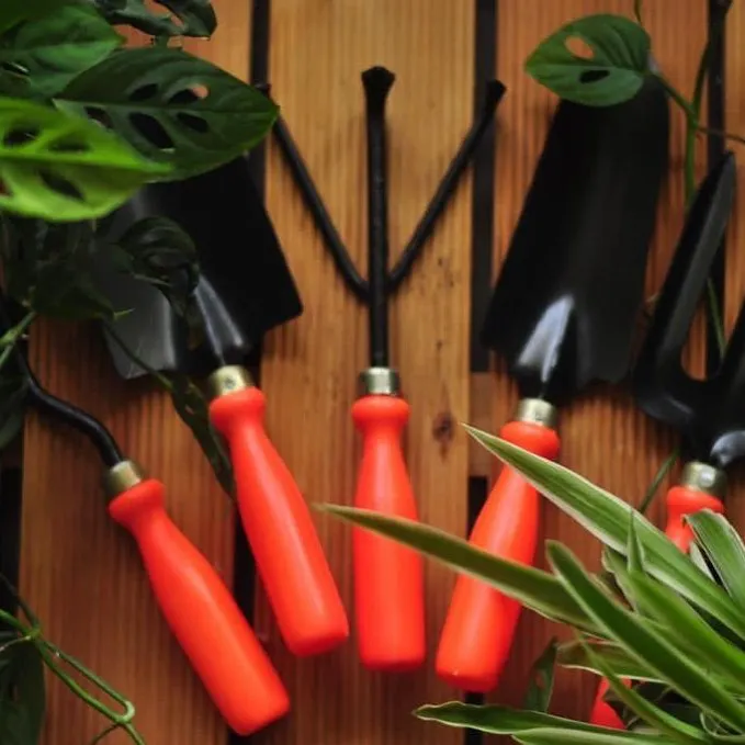 Here is our complete five-piece gardening toolkit, crafted from durable iron with comfortable handles. The set includes a trowel, transplanter, weeder, hand cultivator, and fork, all neatly packed in a sustainable jute bag to get you started on your home gardening journey.
