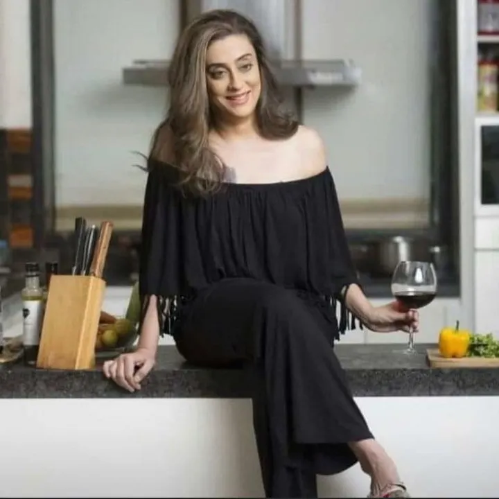 Hello and welcome. For me, good food and good company go hand in hand. This is the philosophy I bring to my cooking workshops, where we learn practical skills in a relaxed, hands-on environment. I look forward to sharing my passion for cooking with you.
