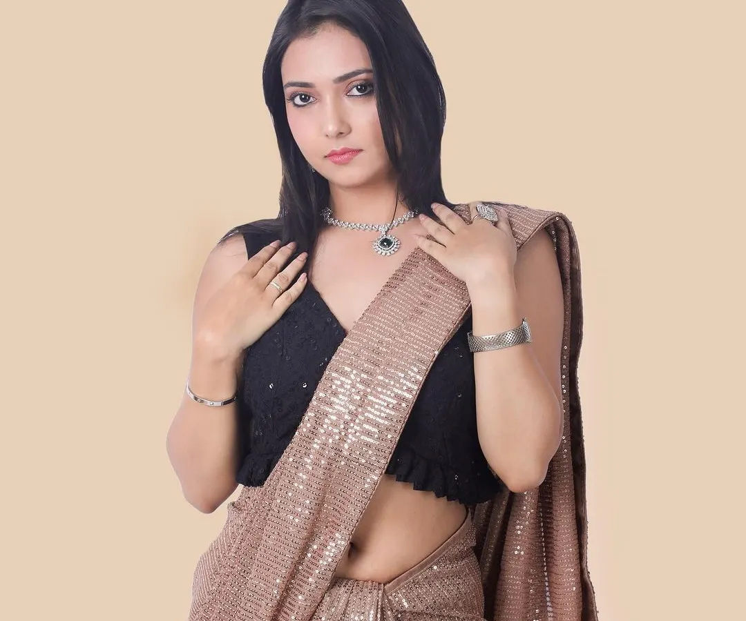 This portrait highlights a model in a modern sequin saree, demonstrating my skill in capturing the glamour and detail of contemporary ethnic wear for e-commerce.