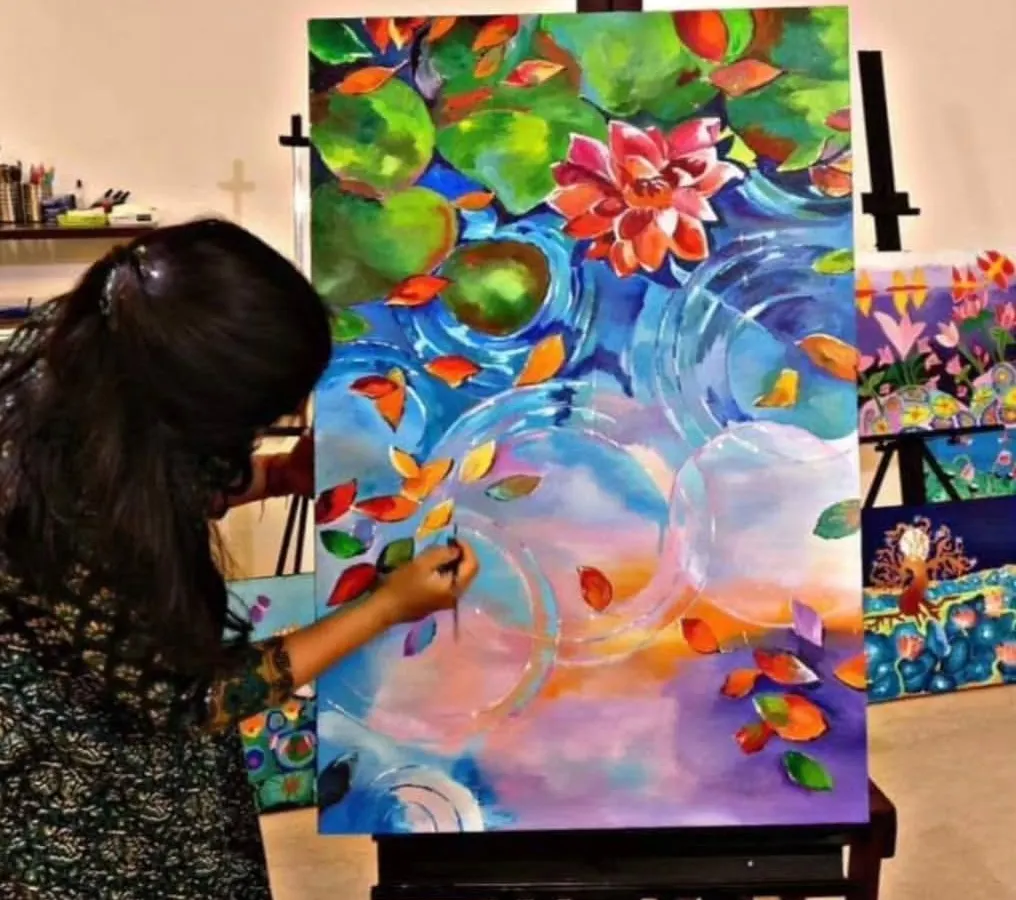 It is never too late to pick up a brush. Here, an adult student is completely absorbed in creating a large, vibrant canvas, showing that my classes are a perfect escape to explore your artistic side at any age.