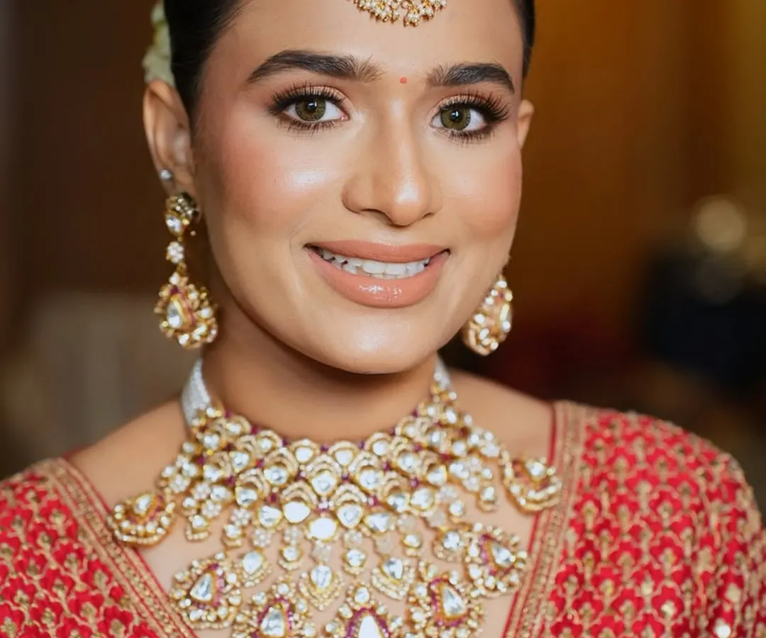A flawless classic bridal look is a must-have skill. I'll teach you how to achieve this radiant, photo-ready finish with soft, defined eyes and a perfectly balanced nude lip that complements traditional red attire.