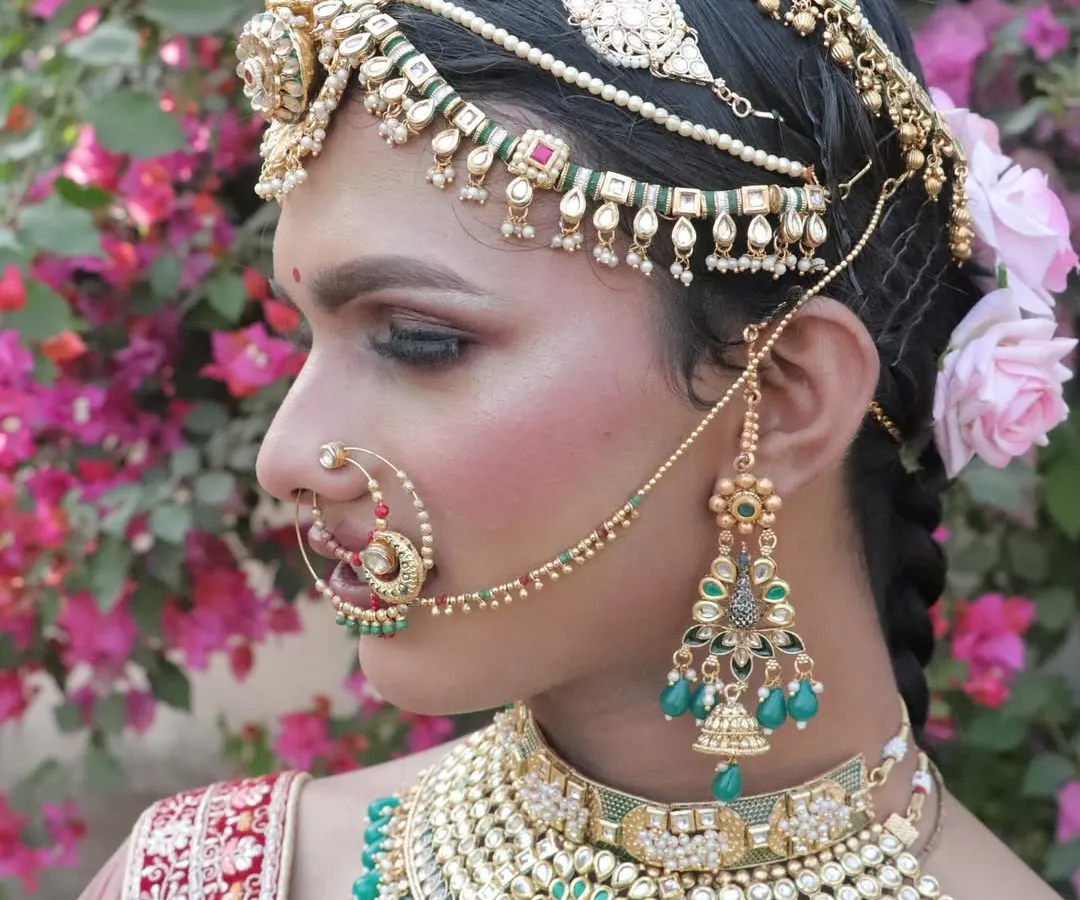 Makeup is transformation, and this stunning bridal look shows the true power of the art. This is a demonstration from one of my seminars, showcasing advanced techniques to create a flawless, feminine, and completely convincing bridal transformation that celebrates identity and beauty in all its forms.