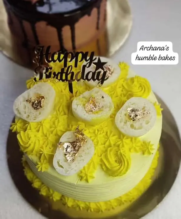 My special Rasgulla cake, a perfect fusion dessert for birthdays. This eggless Jain cake is decorated with soft rasgullas and delicate gold leaf for an elegant touch.